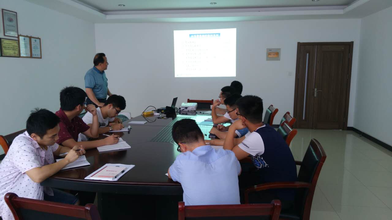 許戈文教授為安大華泰開講第一課