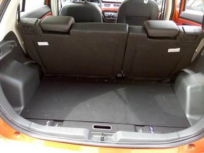 水性聚氨酯膠粘劑應用于汽車后備胎蓋板植絨